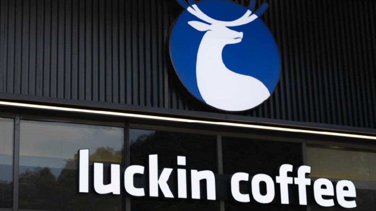 當紐約客瘋搶1.99鎂瑞幸,中國式「極致性價比」如何重塑全球商業街區生態系?