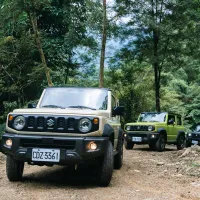 此次Jimny維持單一車型販售,建議售價84.9萬元。(劉芯衣攝) 此次Jimny維持單一車型販售,建議售價84.9萬元。(劉芯衣攝)