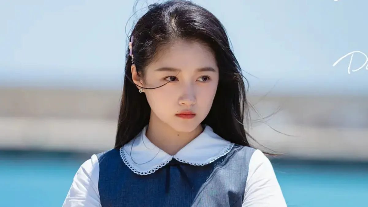 由關曉彤、李昀銳主演的青春愛情陸劇《耀眼》於 2026 年 5 月 27 日上線 Netflix,開播後迅速引發網友討論,更火速登上收視排行第 10 名。(圖/取自微博)