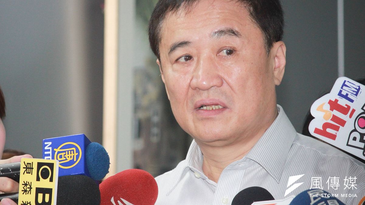 北市副市長陳景峻今(14)日宣布請辭北農董事長。(方炳超攝) 北市副市長陳景峻今(14)日宣布請辭北農董事長。(方炳超攝)