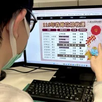 中市數位發展局整合全市府春節期間相關資訊,於官網建置「春節連假訊息專區」,提供一站式查詢平台。(圖/台中市政府) 中市數位發展局整合全市府春節期間相關資訊,於官網建置「春節連假訊息專區」,提供一站式查詢平台。(圖/台中市政府)