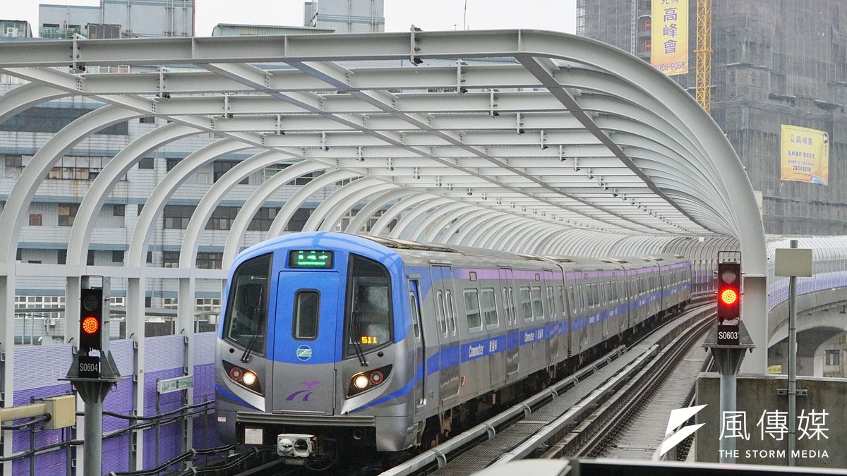 桃園捷運公司27日發布系統營運可靠度指標MKBF,達47.5萬車廂公里,相當於每發出2560車次,只發生1次5分鐘以上延誤事件,可靠度達99.96%。(資料照,盧逸峰攝) 桃園捷運公司27日發布系統營運可靠度指標MKBF,達47.5萬車廂公里,相當於每發出2560車次,只發生1次5分鐘以上延誤事件,可靠度達99.96%。(資料照,盧逸峰攝)