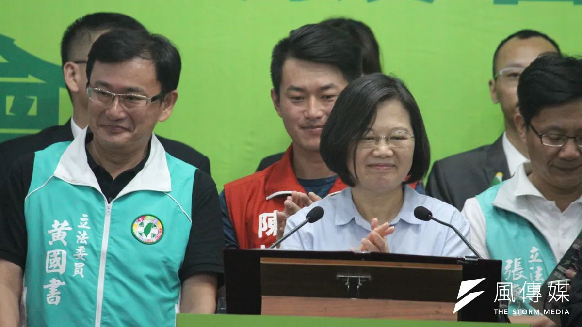總統蔡英文7日到台中競選總部參加全國青商後援會成立大會,台中競選總部將在9月底正式成立。綠營地方輔選人士指出,括人事、後援會系統,幾乎是「整裝完畢」。(黃信維攝)