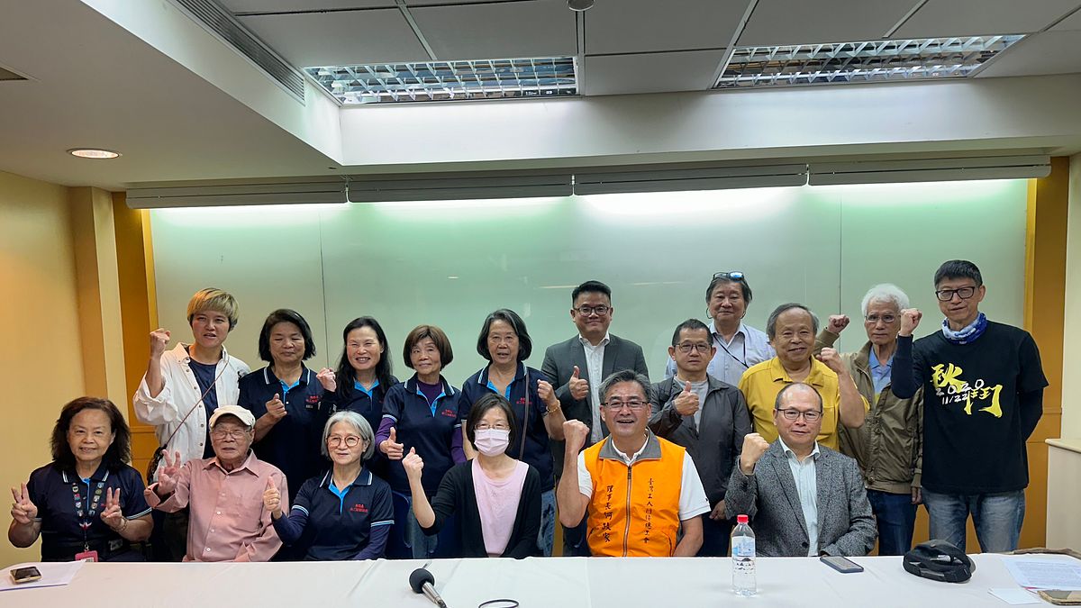 「台灣學界與工運界對當前經濟形勢的看法與主張」記者會9日上午舉行,工運人士批評政府補助的做法,是拿全民納稅錢,替川普關稅戰的爛攤子擦屁股。(張鈞凱攝) 「台灣學界與工運界對當前經濟形勢的看法與主張」記者會9日上午舉行,工運人士批評政府補助的做法,是拿全民納稅錢,替川普關稅戰的爛攤子擦屁股。(張鈞凱攝)