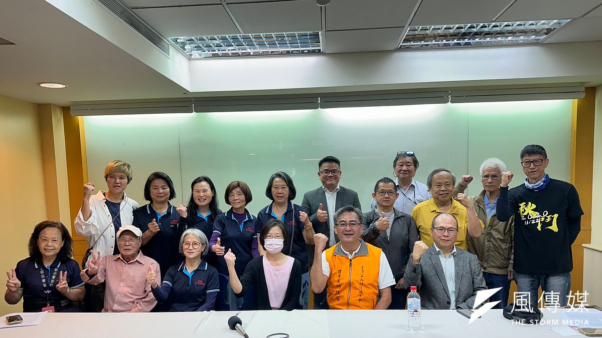 「台灣學界與工運界對當前經濟形勢的看法與主張」記者會9日上午舉行,工運人士批評政府補助的做法,是拿全民納稅錢,替川普關稅戰的爛攤子擦屁股。(張鈞凱攝) 「台灣學界與工運界對當前經濟形勢的看法與主張」記者會9日上午舉行,工運人士批評政府補助的做法,是拿全民納稅錢,替川普關稅戰的爛攤子擦屁股。(張鈞凱攝)