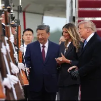 2026年9月23日、訪米した中国の習近平国家主席を、ドナルド・トランプ米大統領が自ら空港で出迎えた。(AP通信) 2026年9月23日、訪米した中国の習近平国家主席を、ドナルド・トランプ米大統領が自ら空港で出迎えた。(AP通信)