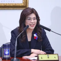 國民黨主席鄭麗文(見圖)1日召開訪美行前記者會。(顏麟宇攝) 國民黨主席鄭麗文(見圖)1日召開訪美行前記者會。(顏麟宇攝)