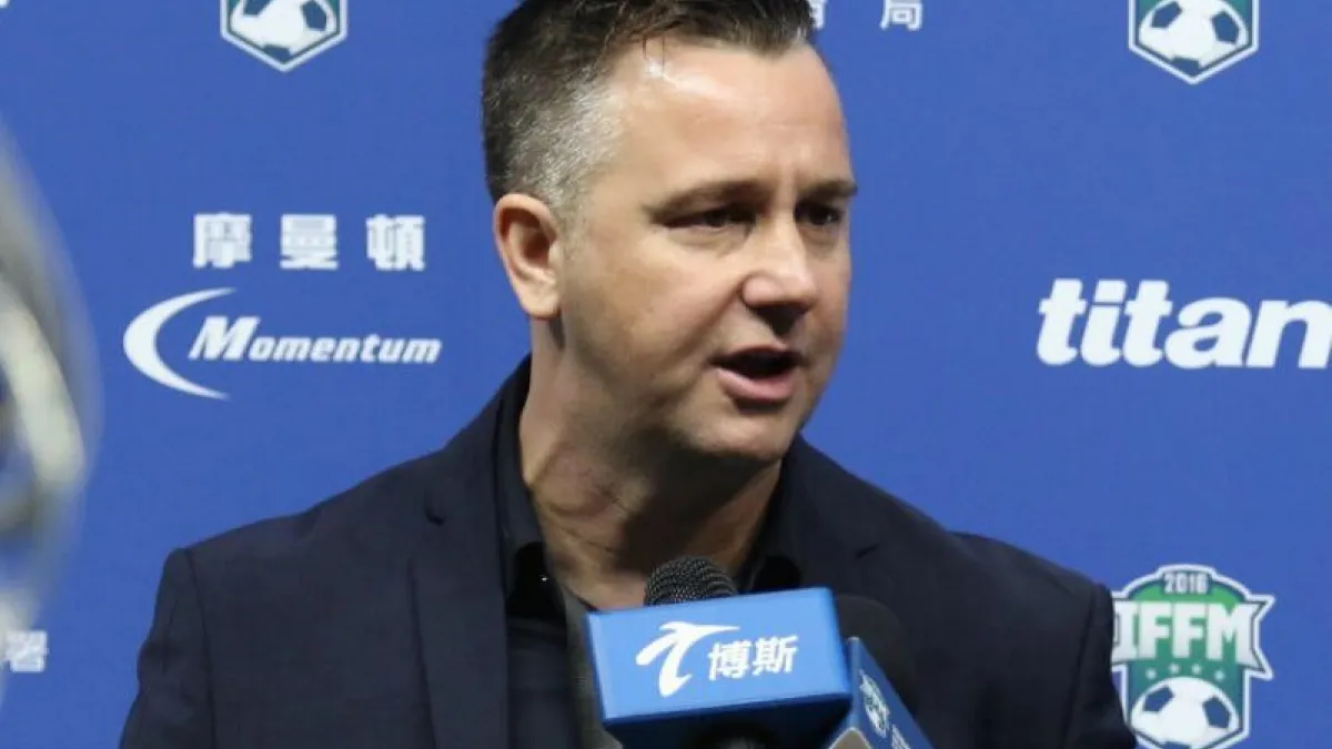 足協昨天正式發表聲明,將全力爭取與男足總教練懷特續約。 (圖片取自懷特個人臉書)