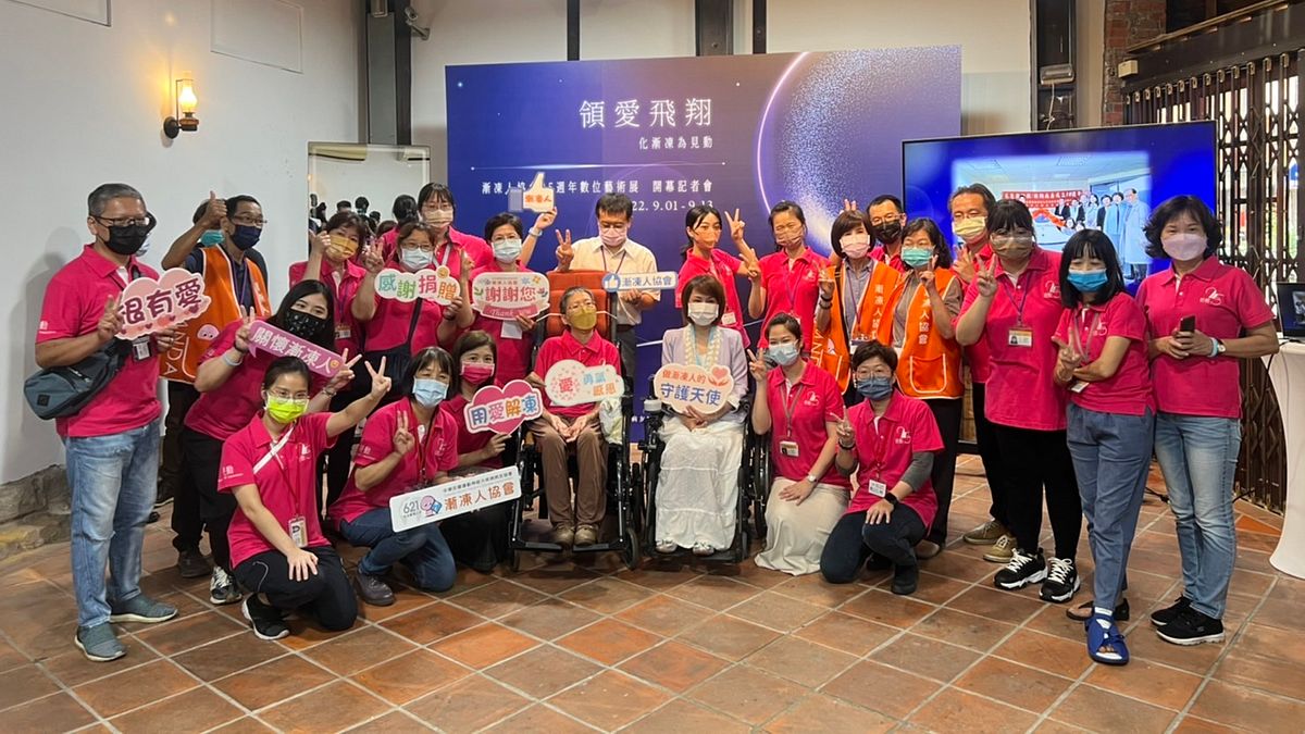 漸凍人協會成立25週年,舉辦「領愛飛翔 化漸凍為見動」數位藝術展,運用數位科技、藝術設計創造沉浸式體驗,拉近民眾與病友和家屬的距離,期待產生更多同理與支持。(圖/黃睿筌攝) 漸凍人協會成立25週年,舉辦「領愛飛翔 化漸凍為見動」數位藝術展,運用數位科技、藝術設計創造沉浸式體驗,拉近民眾與病友和家屬的距離,期待產生更多同理與支持。(圖/黃睿筌攝)