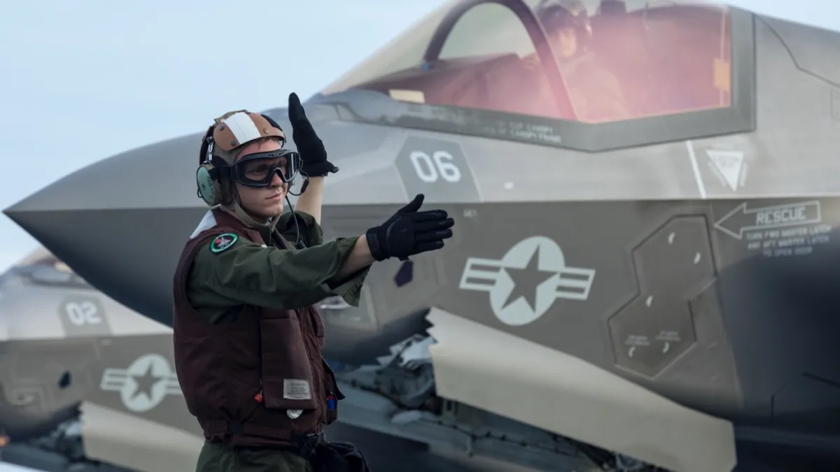 2022年6月11日,美國海軍的F-35B戰機準備從「的黎波里號」兩棲突擊艦(USS Tripoli、LHA-7)的甲板起飛。(美國海軍官網)