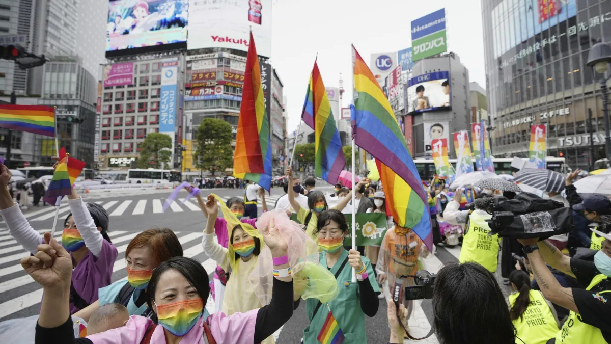 2023年6月13日,日本眾議院通過《LGBT理解増進法》。圖為LGBTQ權利支持者2022年4月24日遊行(AP)