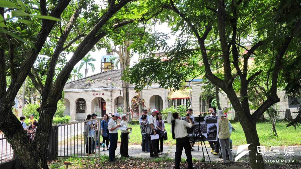 經濟部8日勘查旗山糖廠,對於糖廠內部環境與旗山街區印象深刻。(楊伯祿攝)