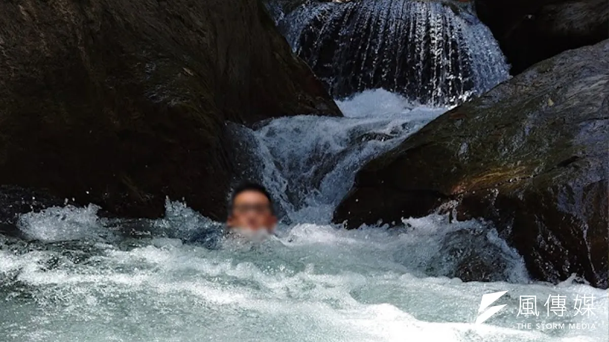 如果去玩水遭到水流捲入怎麼辦?(示意圖,當事人沒溺水/讀者提供)