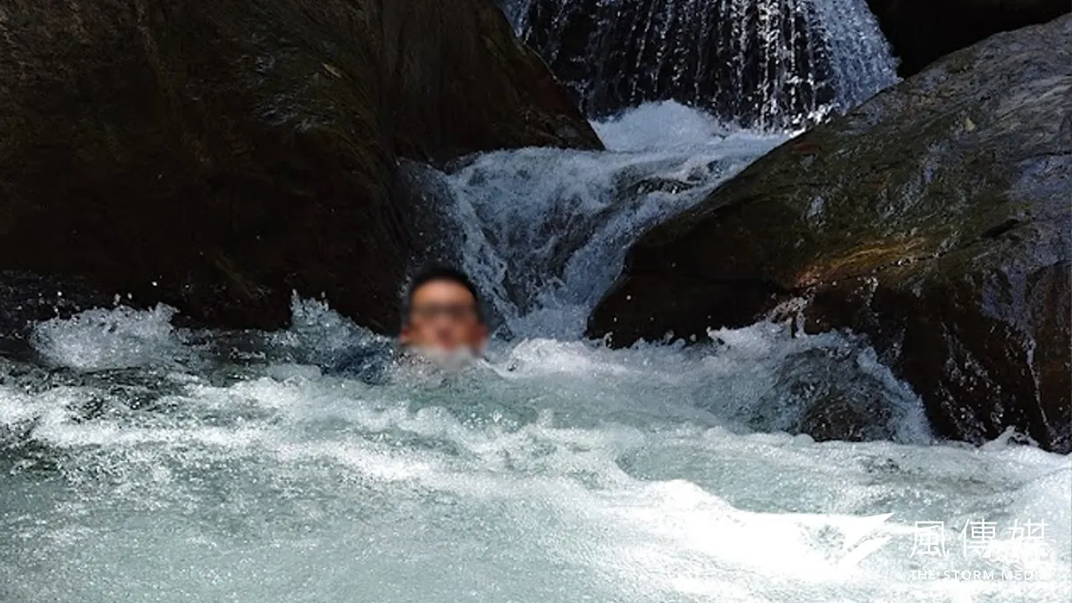 如果去玩水遭到水流捲入怎麼辦?(示意圖,當事人沒溺水/讀者提供) 如果去玩水遭到水流捲入怎麼辦?(示意圖,當事人沒溺水/讀者提供)