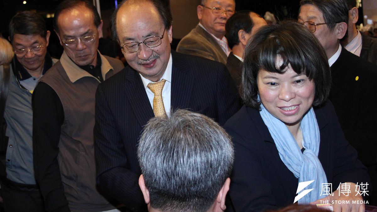 民進黨立法院總召柯建銘意外現身退伍軍人協會春節聯誼會現場,竟成為全場焦點。(葉信菉攝) 民進黨立法院總召柯建銘意外現身退伍軍人協會春節聯誼會現場,竟成為全場焦點。(葉信菉攝)