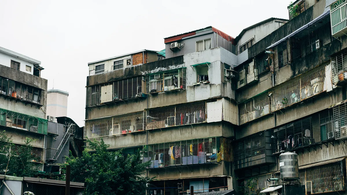 房子住久了難免出現壁癌、水管阻塞等居住痕跡,處理不好後續可能導致更多麻煩。(圖/unsplash) 房子住久了難免出現壁癌、水管阻塞等居住痕跡,處理不好後續可能導致更多麻煩。(圖/unsplash)