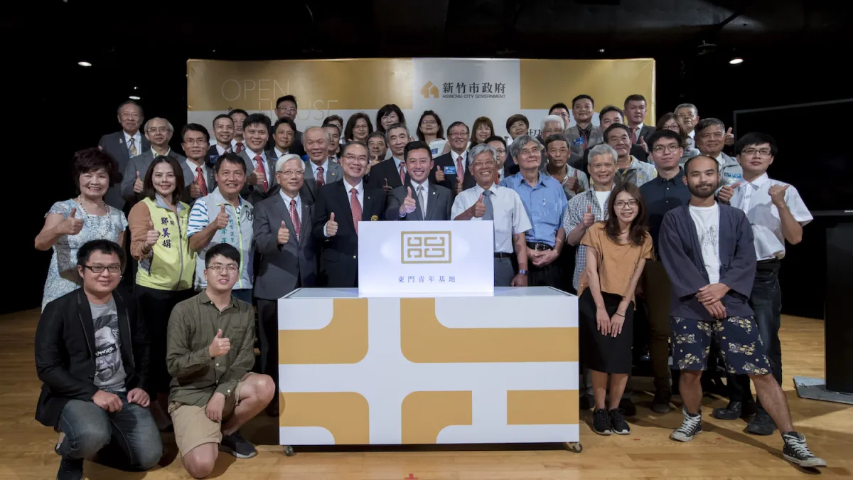 產官學共同合作挹注青創活力,新竹市東門市場內「東門青年基地」開始招募青年創攤位。(圖/新竹市政府提供)