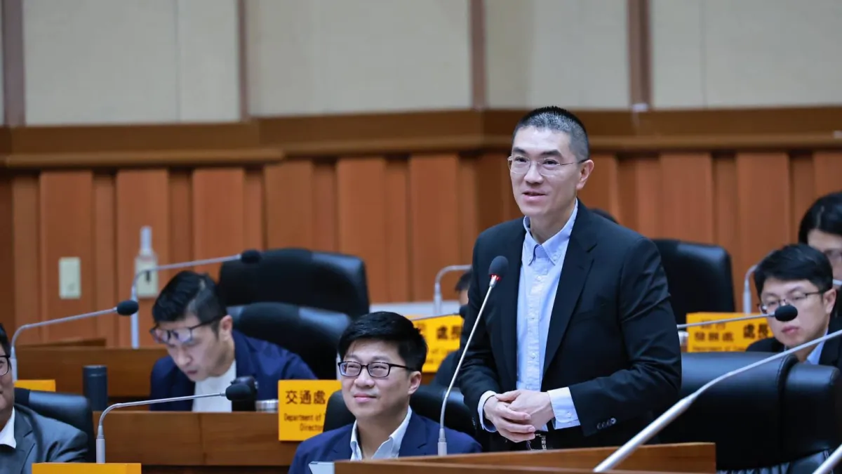 基隆市議會今進行市長總質詢,謝國樑針對基隆塔營運事宜進行說明。(圖/基隆市政府)