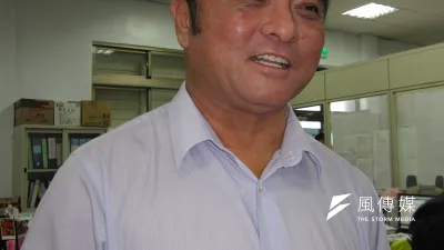 花蓮玉里鎮長龔文俊說,因為醫師要爭取公平正義,各大醫院就要犧牲支援偏鄉醫療的人力,對偏鄉民眾太不公平了。(黃天如攝)