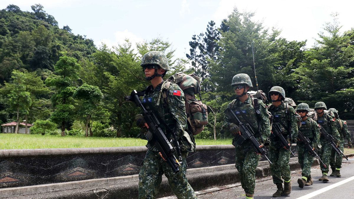 陸軍特戰部隊近年將長距離行軍訓練,重視體能負荷量,從山區調整為濱海城鎮地區,讓人員實際到責任地境內各處勘查。(資料照,蘇仲泓攝) 陸軍特戰部隊近年將長距離行軍訓練,重視體能負荷量,從山區調整為濱海城鎮地區,讓人員實際到責任地境內各處勘查。(資料照,蘇仲泓攝)