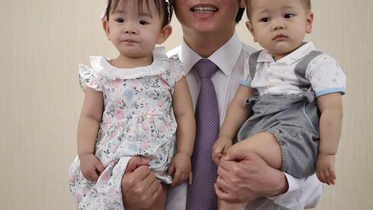 行政院長賴清德宣布準公托上路。圖為賴清德接受《媽媽寶寶》雜誌專訪。(行政院提供)