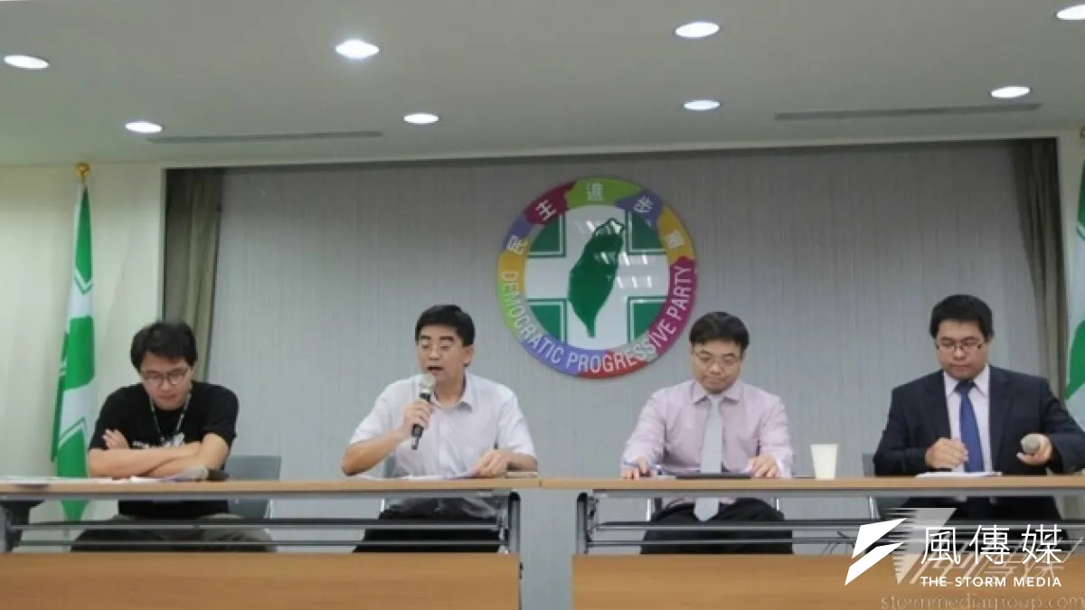 民進黨中央29日召開記者會,質疑甫落幕的經貿國是會議,結論是「3個空洞,1個沒有」,也表示此會只是自爽的會議。(顏振凱攝)