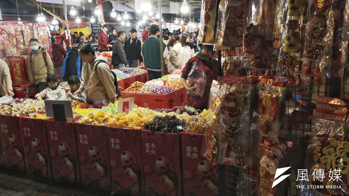 年貨大街必買零食,其中以「堅果和瓜子」最受歡迎。(資料照/柯承惠攝)
