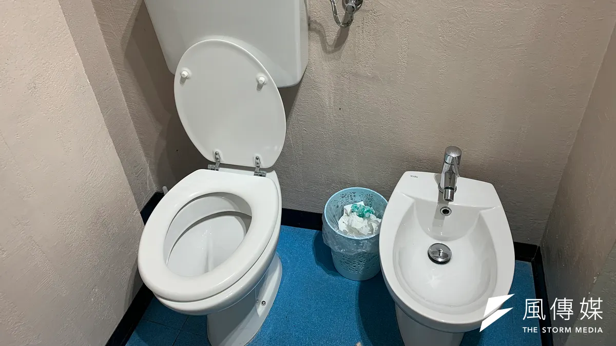 歐洲廁所裡的第二個馬桶叫做Bidet,並不是用來上廁所的!Bidet用法與歷史大揭密。(資料照/梁溶珈) 歐洲廁所裡的第二個馬桶叫做Bidet,並不是用來上廁所的!Bidet用法與歷史大揭密。(資料照/梁溶珈)
