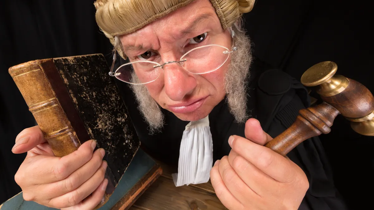 正值全國司法改革會議前夕,司法院人事案卻又要捲土重來,在這一陣激烈討論當中,有一個重要的問題,卻始終沒什麼能見度,那就是「大法官的任期問題。」(法操司想傳媒提供)