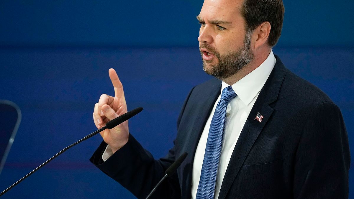 美國副總統范斯在電視節目談論川澤會現場狀況。(資料照,美聯社) 美國副總統范斯在電視節目談論川澤會現場狀況。(資料照,美聯社)