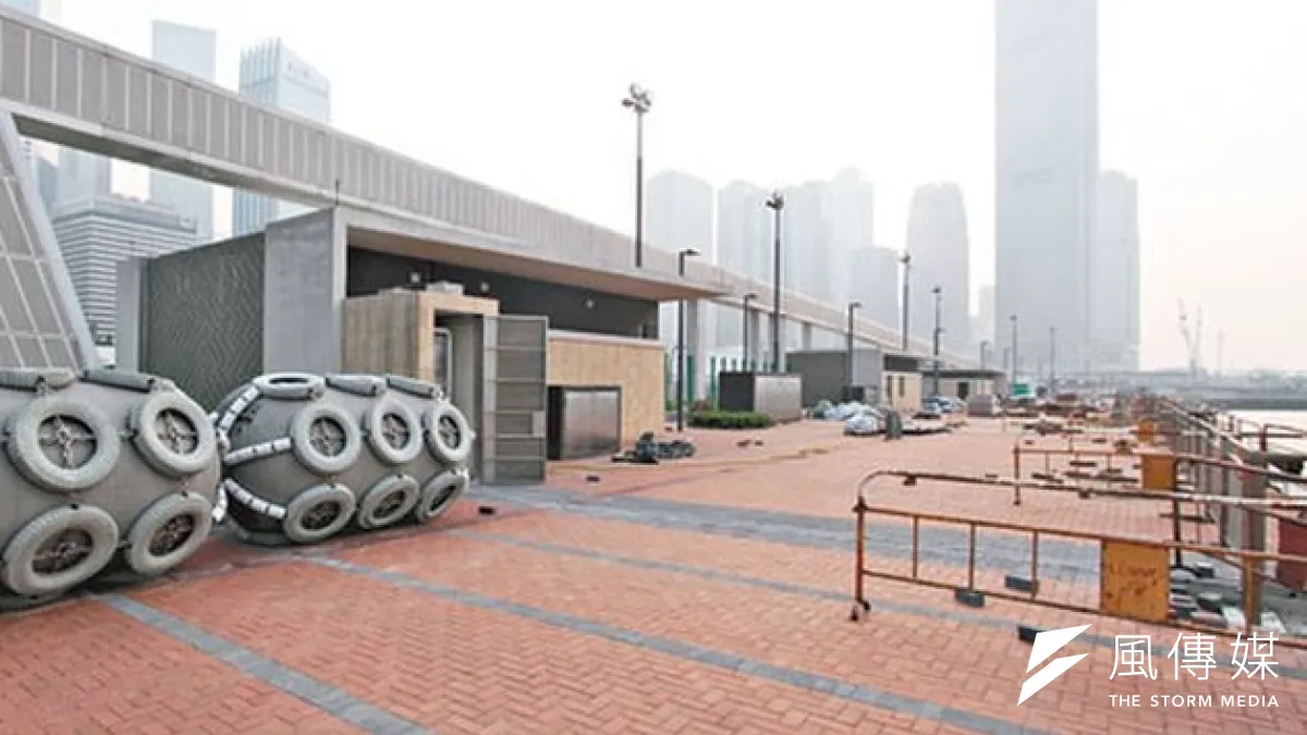 香港中環海濱用地,因通過興建解放軍碼頭而再起爭議。(取自網路)
