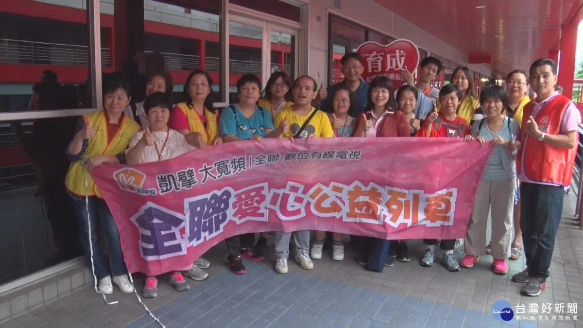 「吃吃的愛」首映 有線電視業者包場請憨兒看電影