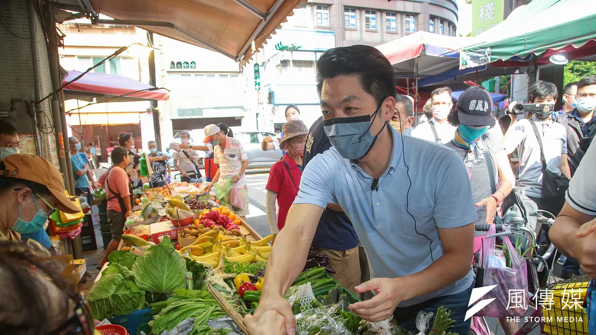 2022縣市長選戰外部影響可謂史無前例,民進黨在內政議題上頻頻出包,但藍營選情也未因此大受助益。對於被視為關鍵北桃選區,藍營人士就評估,國民黨台北市長參選人蔣萬安(見圖)選情不容樂觀。(資料照,顏麟宇攝)