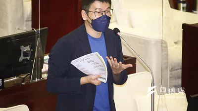 陸委會副主委梁文傑過去曾高呼「若共機擾台,應停辦台北上海雙城論壇」,現在當上陸委會高官以後,改口說「進入政府單位後,也要考量台灣和大陸之間各方面交流的需要。」(資料照,蔡親傑攝)