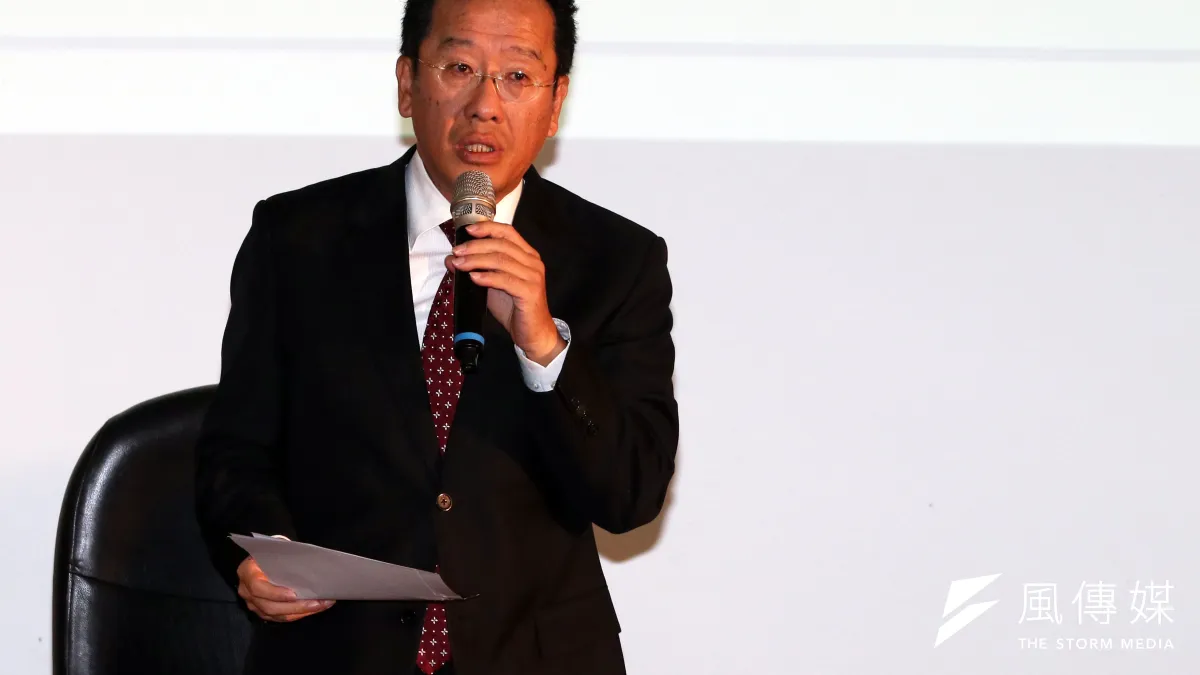 台北高等行政法院16日下午裁定中投公司與欣裕台公司黨產案,在本案訴訟終結確定前,必須停止收歸國有。黨產會主委顧立雄於今日預備聽證會後,召開記者會回應。(蘇仲泓攝)