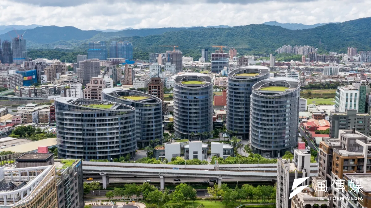 外資單日賣超金額創下歷史新高,台塑四寶同步重挫,但摩根大通卻全面調高目標價,其中南亞上看415元,市場關注這波急跌是否只是短線修正。台塑集團提供