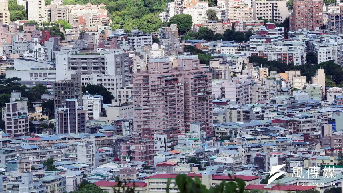 30年房貸恐遭限縮,李同榮痛批央行。(柯承惠攝)