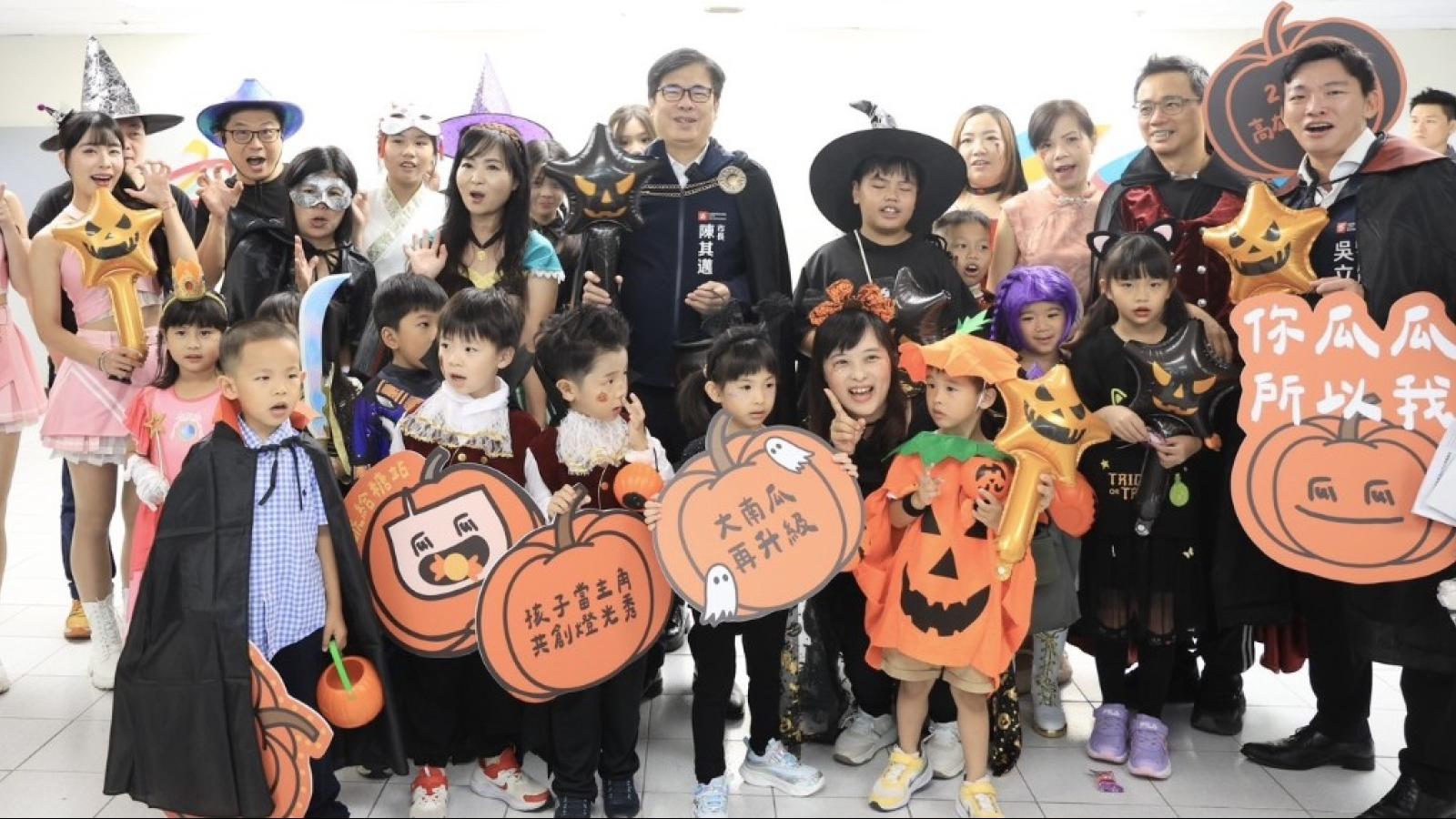 高雄萬聖節10/30衛武營登場!陪伴市民3年的巨型南瓜最後亮相 將與陳其邁一起「畢業」