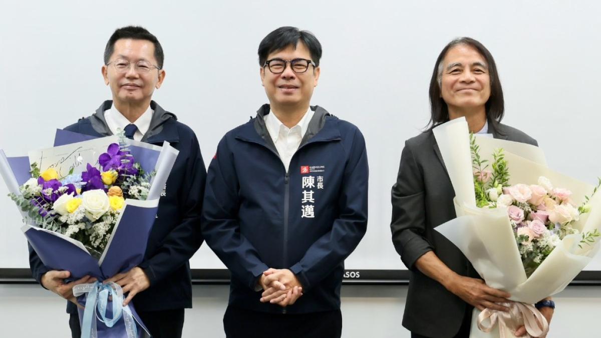 市政會議籲加強環境整頓、防範病媒蚊孳生 陳其邁表揚屆齡退休郭添貴及許永穆