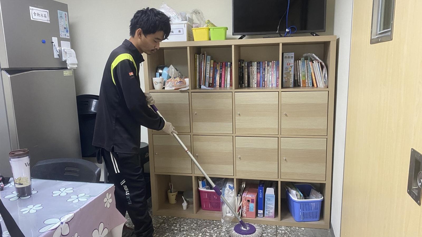 25歲身障青年走過失業陰霾!上百次面試練習終獲錄用,穩定就業再領3萬元獎勵金