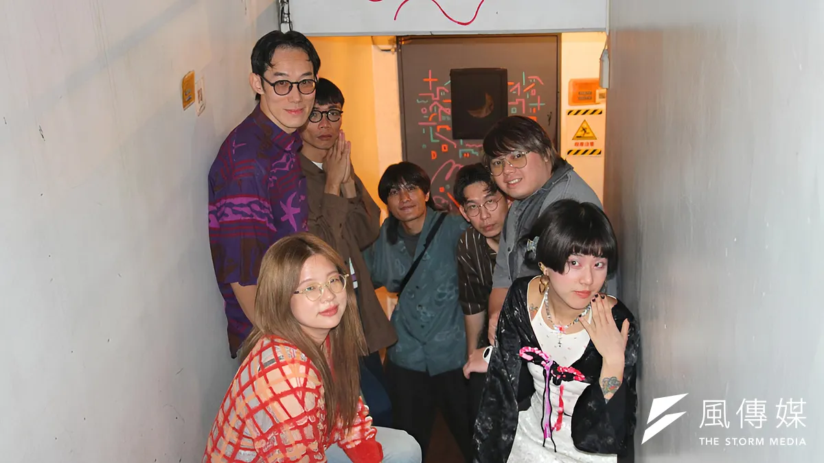 イルカポリスは《風傳媒》の取材で、日常を音楽に投影しユーモラスなステージを展開、日本ツアーでDSPSと新たな火花を散らしつつ、新アルバムや今後のライブ計画を準備中と語った。(写真/黄信維撮影) イルカポリスは《風傳媒》の取材で、日常を音楽に投影しユーモラスなステージを展開、日本ツアーでDSPSと新たな火花を散らしつつ、新アルバムや今後のライブ計画を準備中と語った。(写真/黄信維撮影)