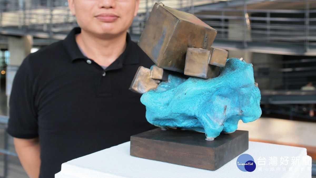 陶瓷雕塑學會聯展 《蟠龍》採全手工雕塑吸睛 陶瓷雕塑學會聯展 《蟠龍》採全手工雕塑吸睛