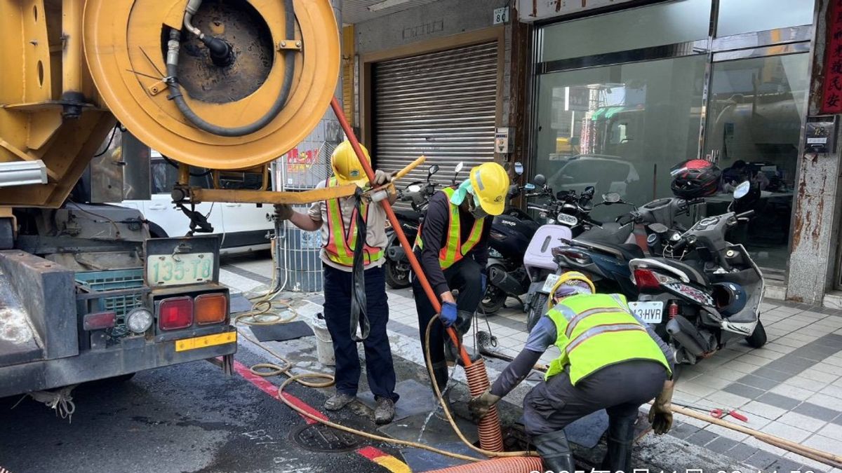 一名擁有超過 30 年資歷的黃姓清潔隊員,日前因在回收車上撿拾一個可用的電鍋並轉送給拾荒老婦人,卻被起訴。(示意圖/高市環保局提供) 一名擁有超過 30 年資歷的黃姓清潔隊員,日前因在回收車上撿拾一個可用的電鍋並轉送給拾荒老婦人,卻被起訴。(示意圖/高市環保局提供)