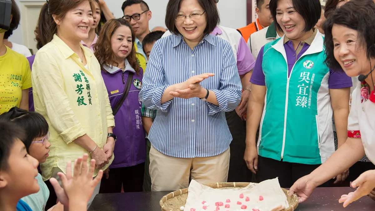 蔡英文25日前往苗栗為黨籍立委候選人站台(取自臉書)