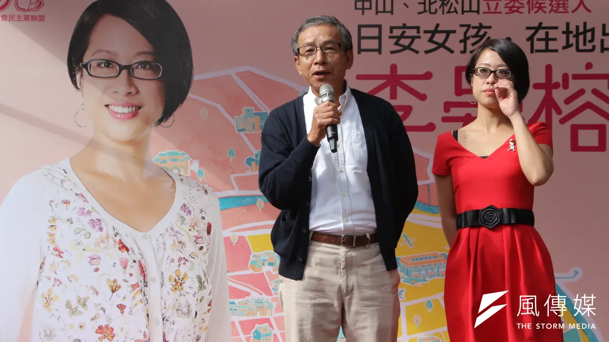 導演吳念真紅透半邊天,不但為綠社盟、時代力量站台,也為民進黨錄音,籲選民政黨票不要分散。(資料照片,葉信菉攝)