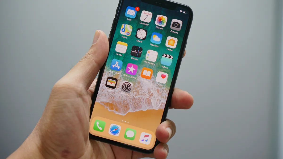 YouTuber實測iPhone低耗電模式是否有效。(示意圖/翻攝自Unsplash)