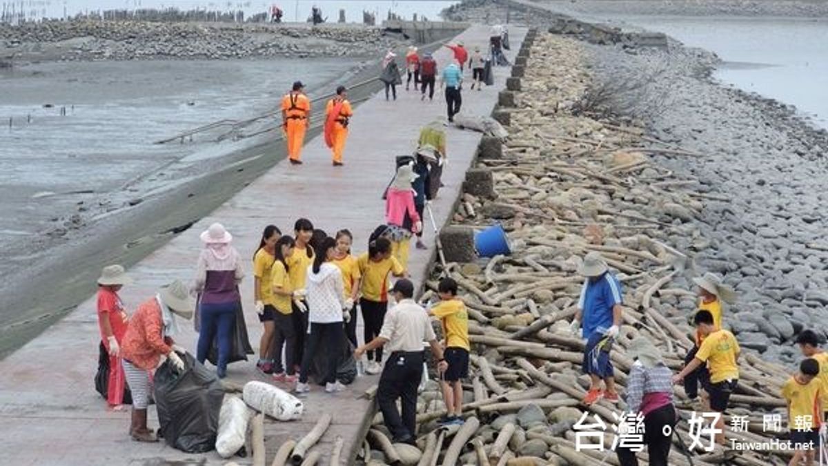三條崙海岸淨灘 4百人清除逾2千公斤垃圾 三條崙海岸淨灘 4百人清除逾2千公斤垃圾