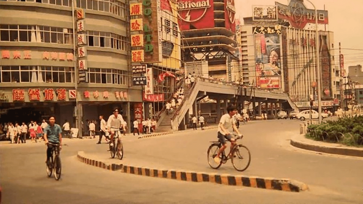時下年輕人常聚集的西門町,上個世紀可說是相當不一樣,他透過紀錄片《老西門》回顧了當時令人懷念的面貌。(圖/方格子Vocus提供) 時下年輕人常聚集的西門町,上個世紀可說是相當不一樣,他透過紀錄片《老西門》回顧了當時令人懷念的面貌。(圖/方格子Vocus提供)