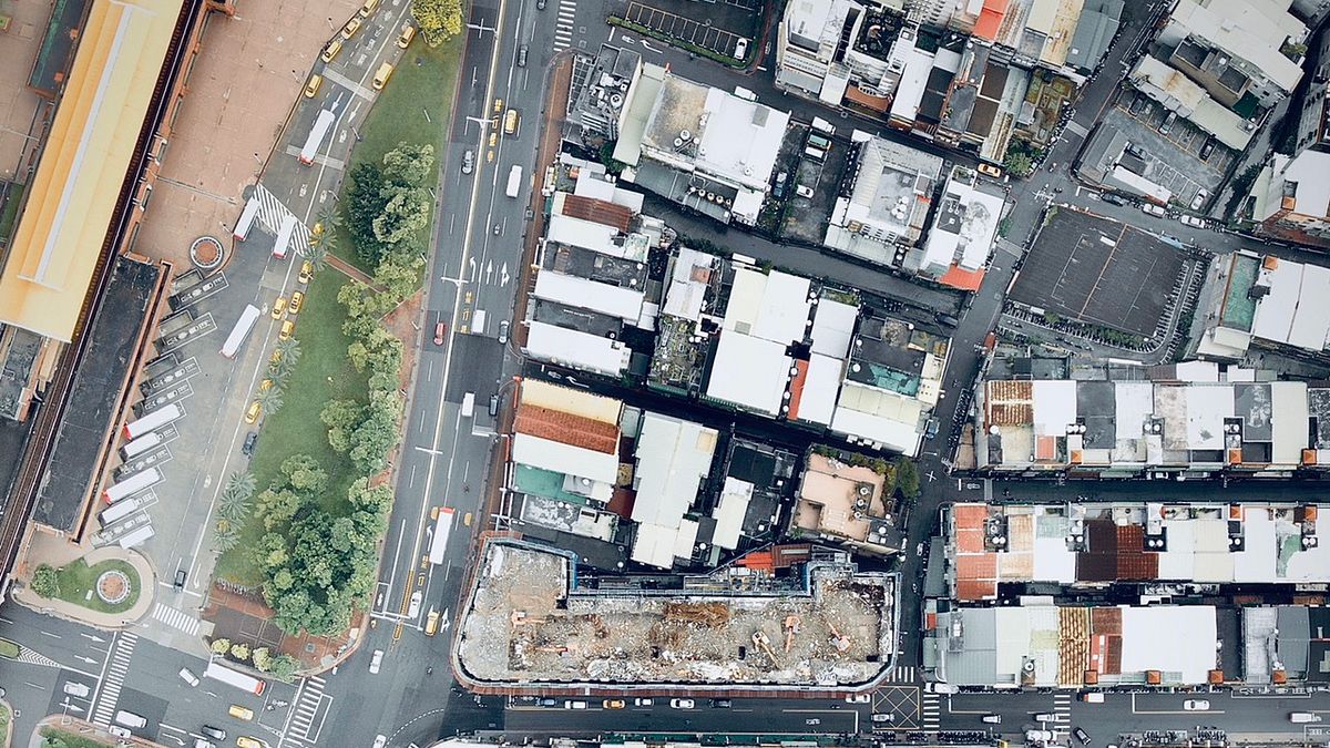 2001年納莉颱風,引發台北萬芳社區山坡地崩塌的康和建設建案,在萬芳自救會陳情下,該案沉寂了近20年。示意圖,非本新聞事件。(資料照,新北市都市更新處提供) 2001年納莉颱風,引發台北萬芳社區山坡地崩塌的康和建設建案,在萬芳自救會陳情下,該案沉寂了近20年。示意圖,非本新聞事件。(資料照,新北市都市更新處提供)