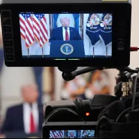 4月1日、ホワイトハウスで全国に向けてテレビ演説を行うトランプ米大統領。(AP通信) 4月1日、ホワイトハウスで全国に向けてテレビ演説を行うトランプ米大統領。(AP通信)